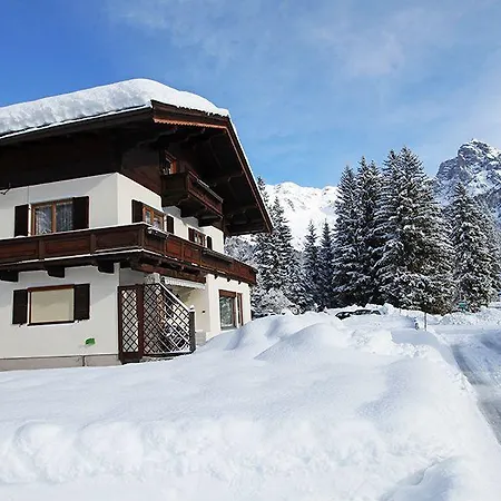 Haus-mitterhorn-im-pillerseetal-ferienwohnung-b *